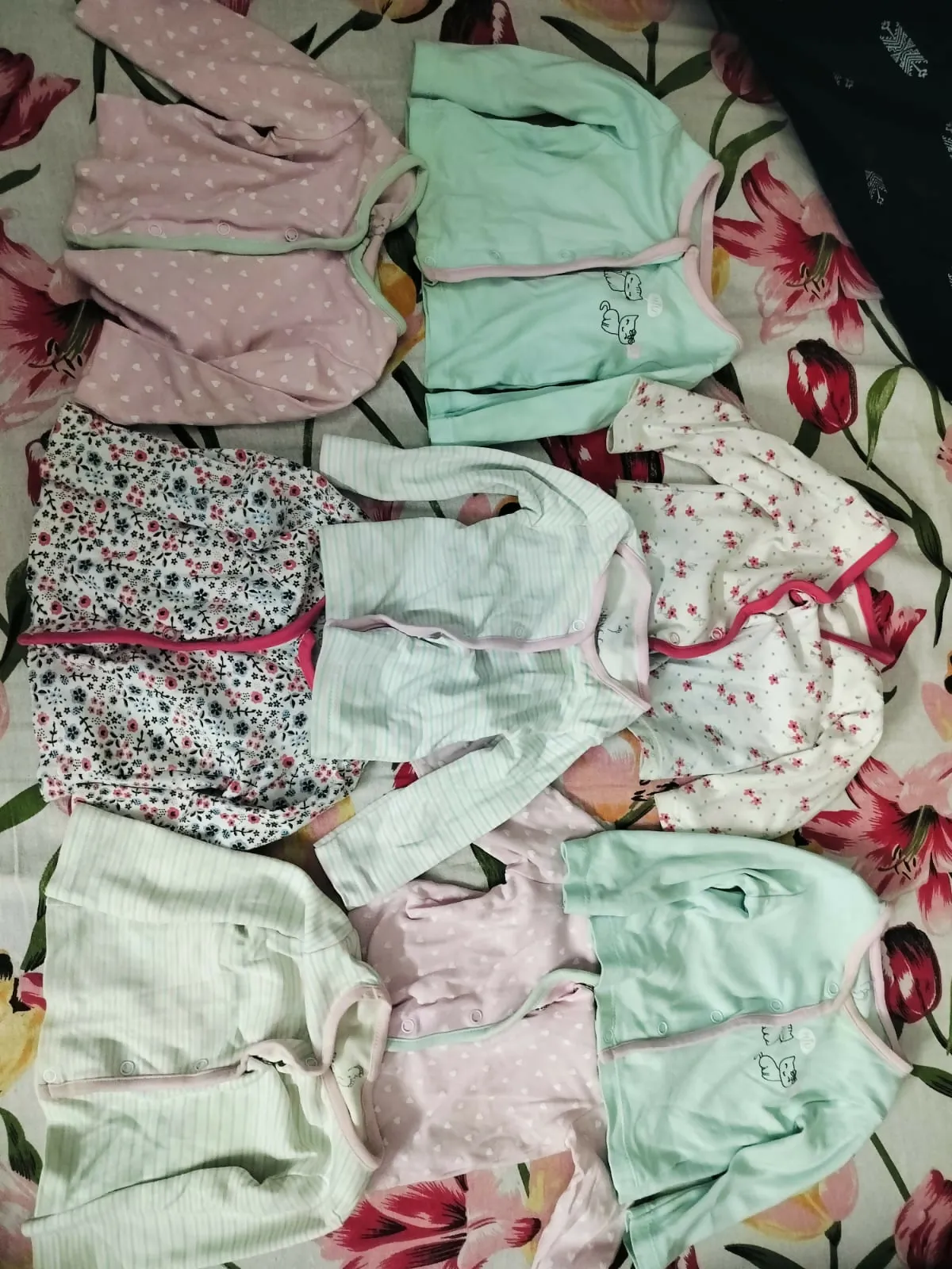 Baby Clothes 0-3 months (22 pieces of clothing)