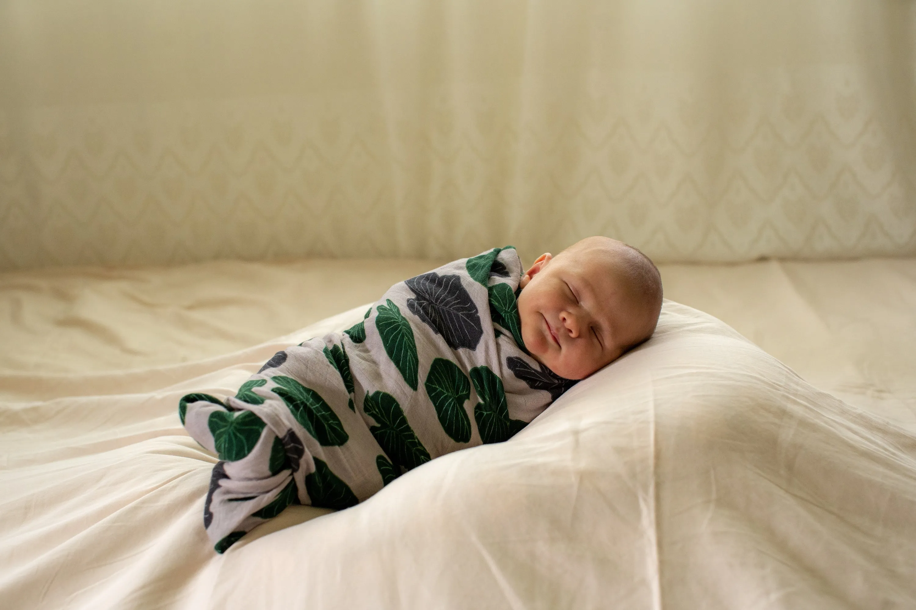 Camo Kalo Bamboo Muslin Kapa Moe (Swaddle Blanket)